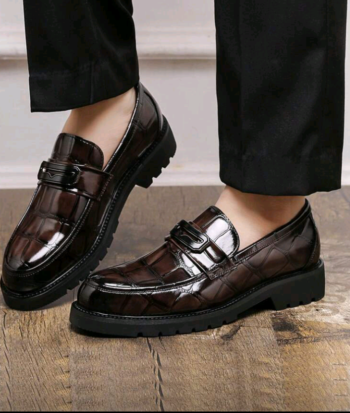 Men’s British Style Leather Embossed Loafers – Thick Sole Elevator Moccasin Shoes for Casual & Formal Wear