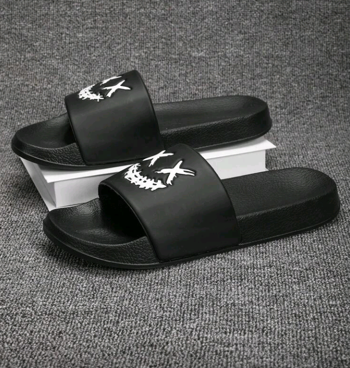 2025 Spring & Summer Super Light Breathable Men’s Flip Flops – Non-Slip Dual-Purpose Beach & House Slippers